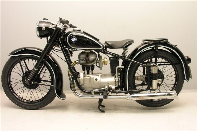 Мотоцикл BMW R25 1951 года выпуска Мотоцикл BMW R25 1951 года выпуска